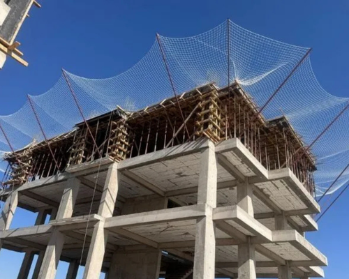 İnşaat Güvenlik Filesi: Yönetmelikler ve Profesyonel Montajın Önemi